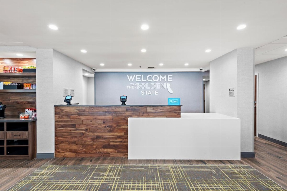 Hampton Inn by Hilton Los Angeles Airport Image 7