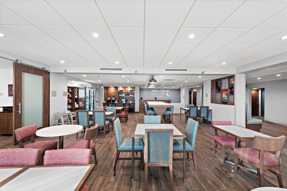 Hampton Inn by Hilton Los Angeles Airport Image 11